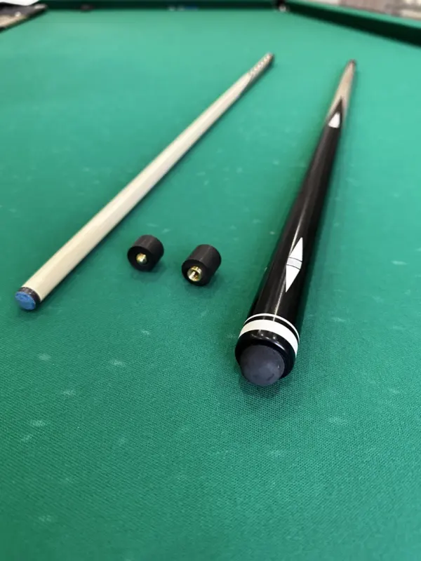 bilyardnyj-kij-16-tonkih-zapilov-eben-inkrustacziya-perlamutr-6-scaled