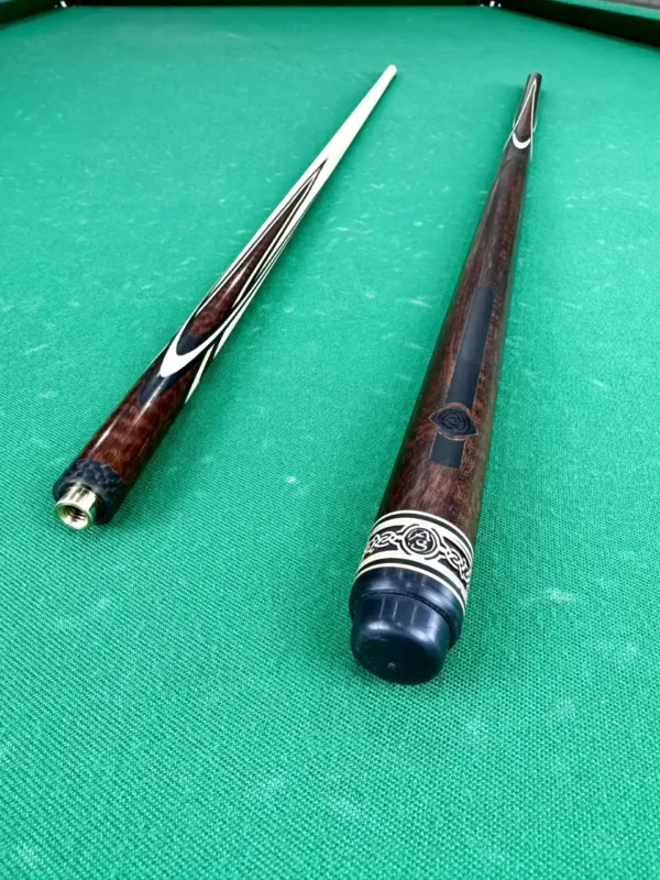 Більярдний кий Квітка (папуга) зміїний ебеновий дерево 4 балки натягнутий AS (1)|Більярдний кий Квітка (папуга) зміїний ебеновий дерев 4 балки натягнутий AS (2)|Більярдний кий Квітка (папуга) зміїний ебеновий 4 натягнутий AS (3)|Більярдний кий Квітка (папуга) чорно-зелено-багряно-блакитний граб 4 радіально натягнутий AS (1)|Більярдний кий Квітка (папуга) чорно-зелений-багряно-блакитний граб 4 променевий натяг AS (2)|Більярдний кий Квітка (папуга) чорно-зелений-малиновий —  Синій граб з 4-променевим навантаженням AS (3)