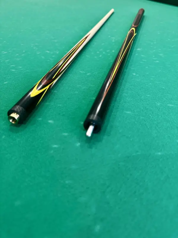 Білярдний-кий-чветокпопугай-черний-жовтий-красний-граб-4-лучевичий-напряженний-ас-2-масштабований