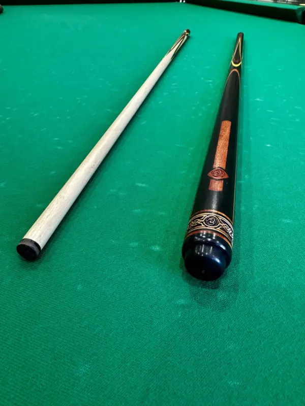 Білярдний-кий-чветокпопугай-черний-жельтий-красний-граб-4-лучевий-напряженний-ас-5-масштабований