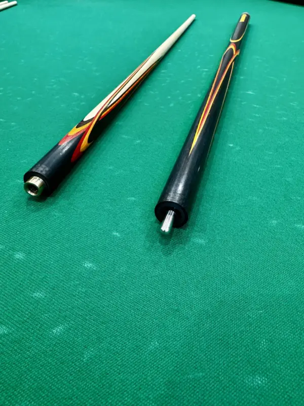 Bilyardnyj-kij-czvetokpopugaj-chernyj-zheltyj-krasnyj-grab-venge-4-luchevoj-napryazhennyj-as-2-scaled