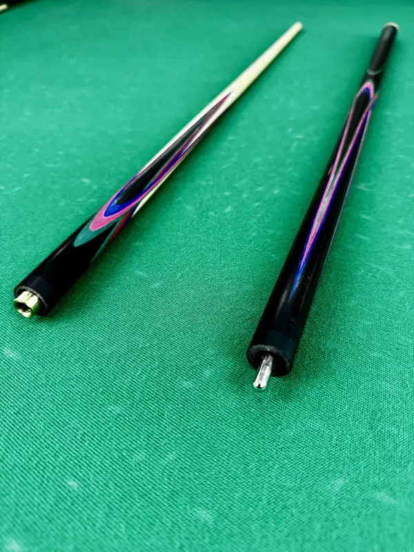 Bilyardnyj-kij-czvetokpopugaj-eben-malinovyj-sinij-zelenyj-4-luchevoj-napryazhennyj-as-2-scaled