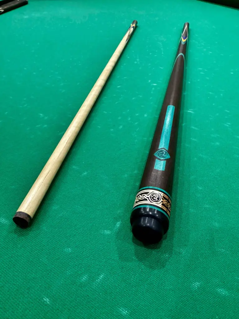 bilyardnyj-kij-legendatyulpan-as-chernyj-zelenyj-zheltyj-sinij-grab-3-scaled