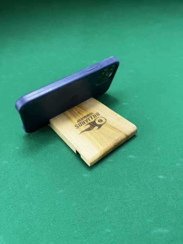 derevyannaya-podstavka-dlya-mobilnogo-telefona-7-scaled