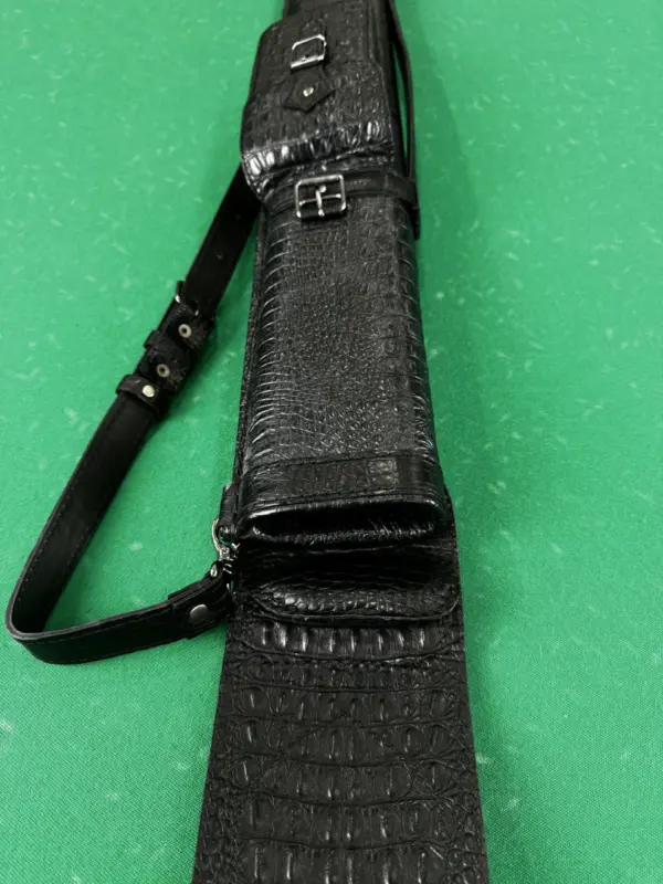 kolchan-dlya-bilyardnogo-kiya-klassik-chernyj-kozhanyj-krokodil-5-scaled