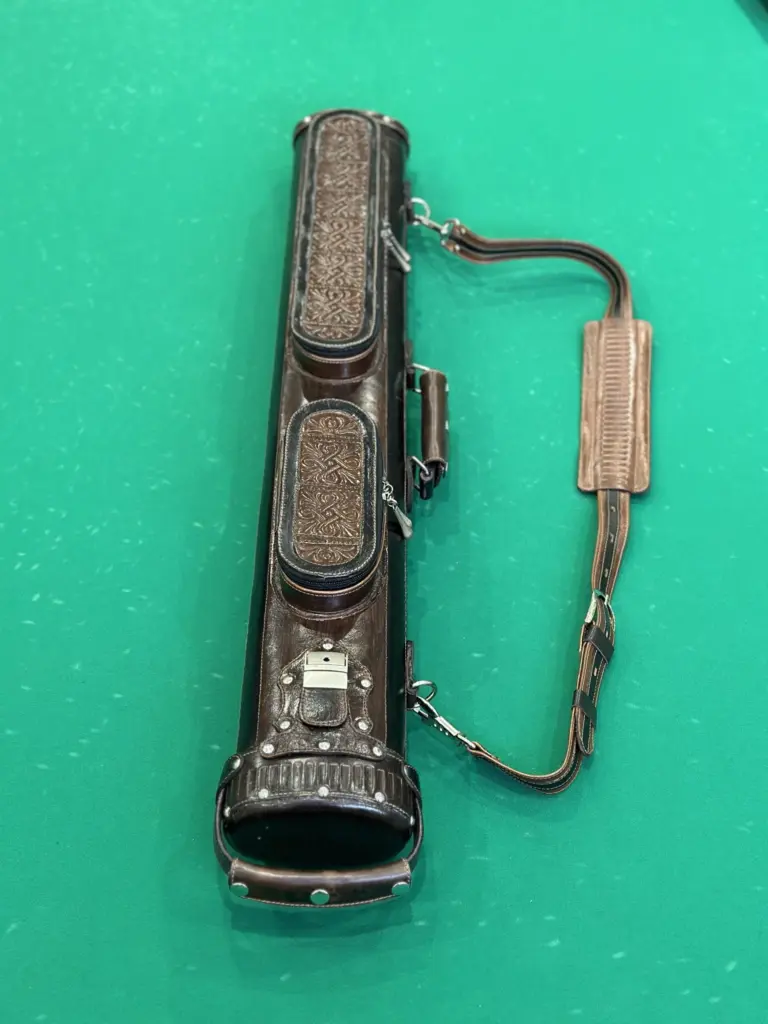 tubus-eksklyuzivnyj-ruchnaya-rabota-erofeya-evladina-korichnevyj-025-na-dva-kiya-3-scaled